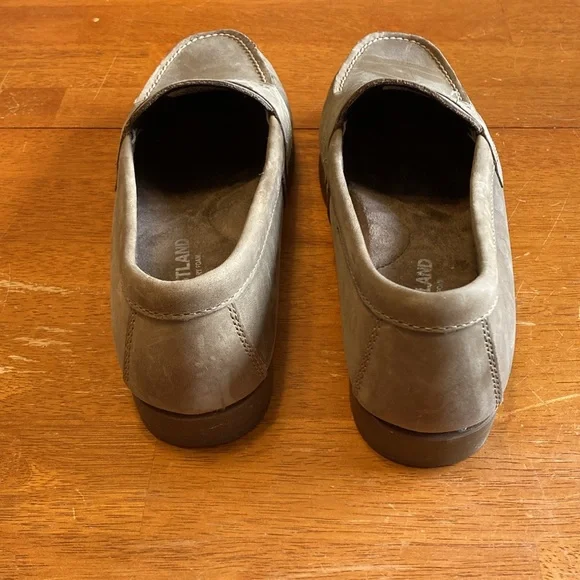 Eastland Womens Size 7.5 Memory Foam Suede Loafers Taupe Brown Classic II Shoes - Picture 4 of 7